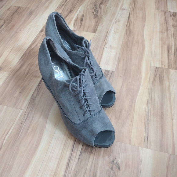 Ann Taylor Loft Unique Vintage Lace up heel shoes - Picture 5 of 11